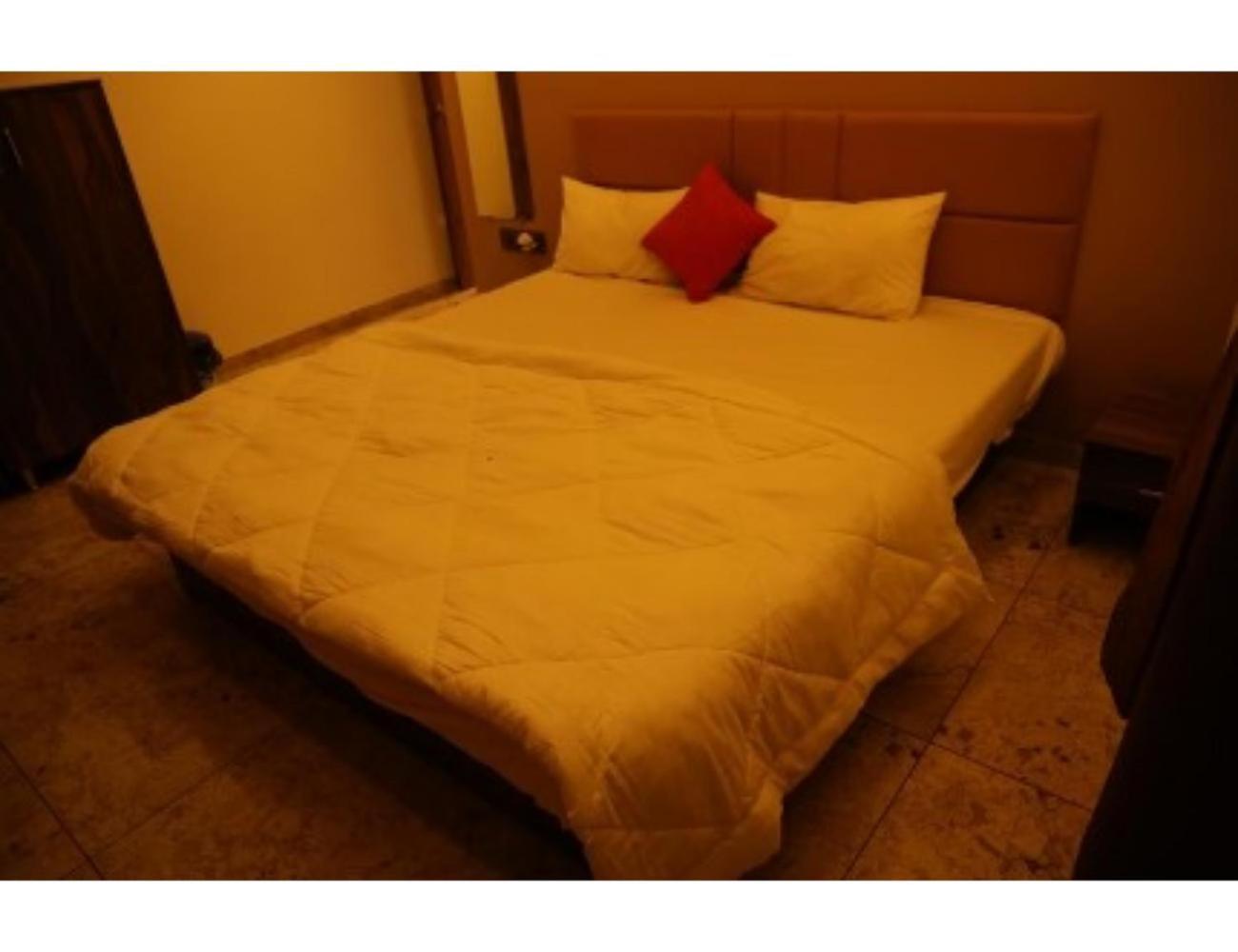 Hotel The Pill, Bhavnagar Exteriör bild