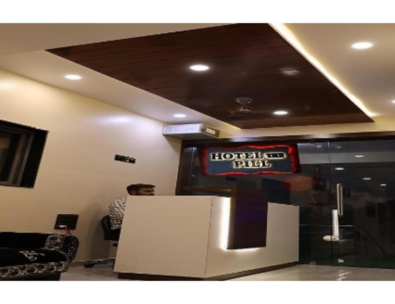 Hotel The Pill, Bhavnagar Exteriör bild