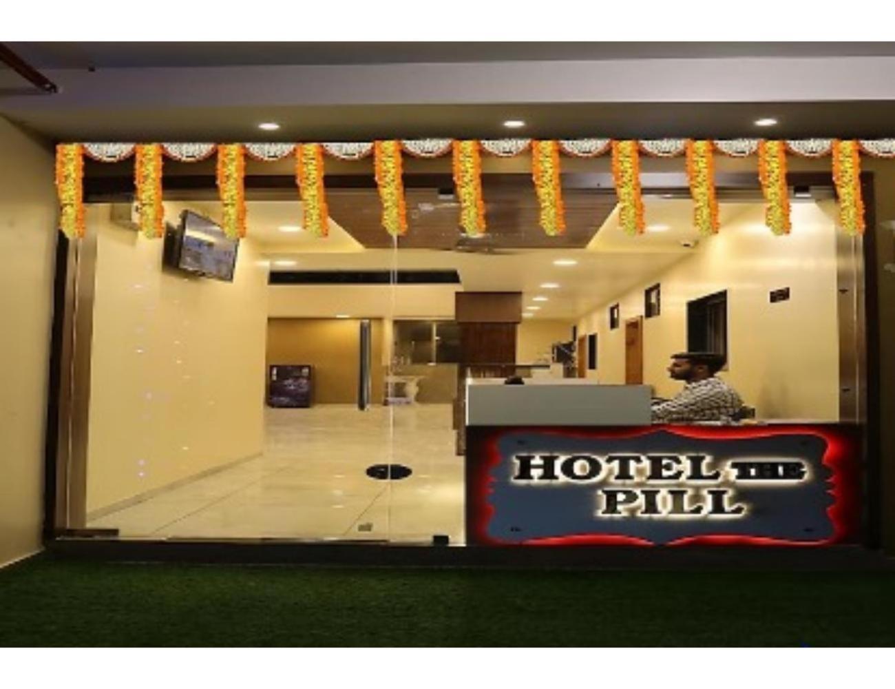 Hotel The Pill, Bhavnagar Exteriör bild