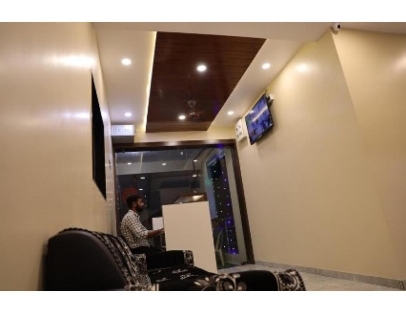 Hotel The Pill, Bhavnagar Exteriör bild